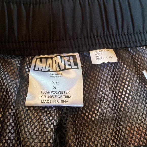Marvel Swim Board Shorts Black Red Blue White Size SMALL - Picture 4 of 6
